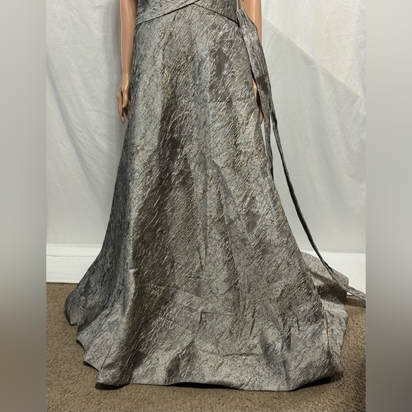 Rene Ruiz Collection Astmmetric Metallic One Shoulder Brocade Gown L17115 Size 6 - Picture 12 of 14